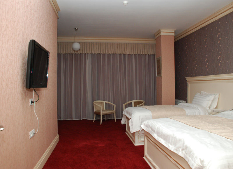 Alp Inn Hotel Bakoe Buitenkant foto